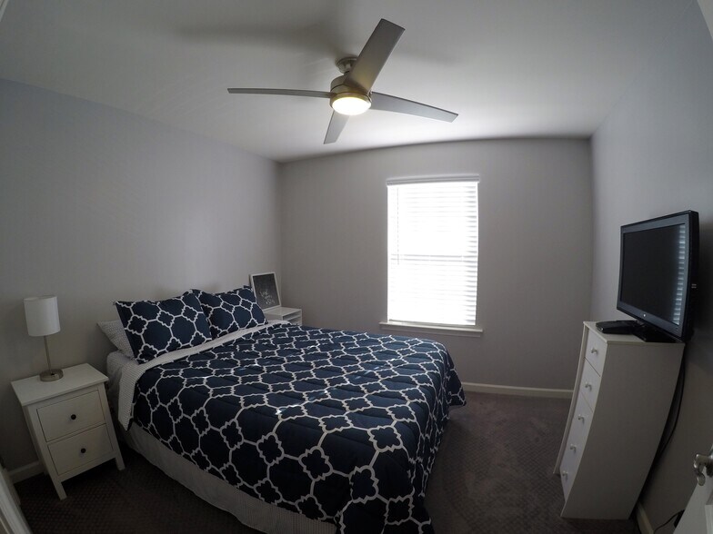 Guest Bedroom - 7926 Quidditch Ln