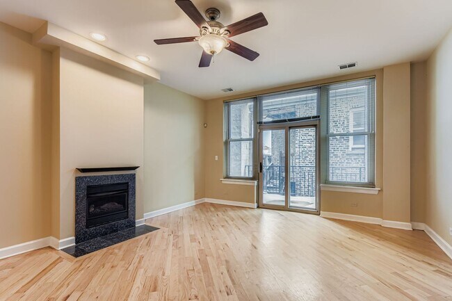 Building Photo - Beautiful 2BD/2BTH Apartment on Lawrence  FOR RENT!