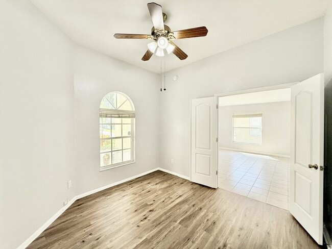 Building Photo - 4768 Ridgemoor Cir