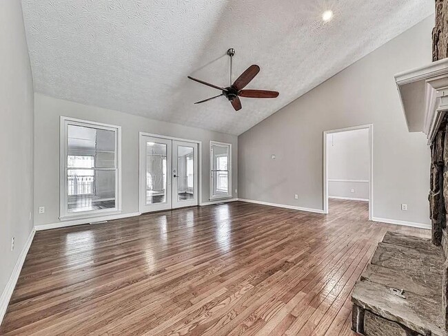 Building Photo - 2189 Chartwell Dr