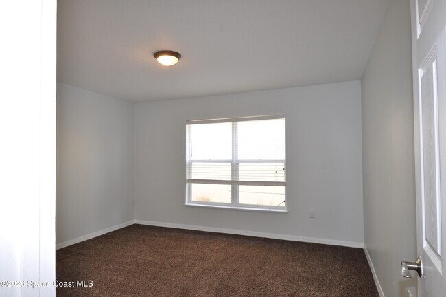 Building Photo - 1701 Sawgrass Dr SW