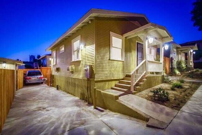 Building Photo - 342 25th St