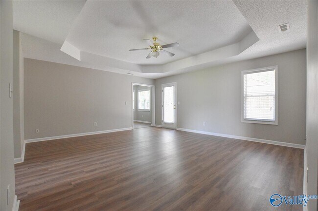 Building Photo - 136 Populus Dr