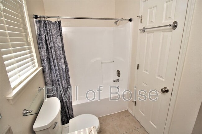 Building Photo - 625 W Idaho Ave