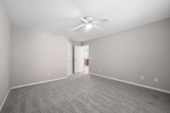 Building Photo - Newly renovated 3Bd 2.5bath SFH in Chadbury Concord