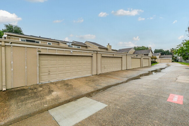 2 car carage - 11643 Village Place Dr