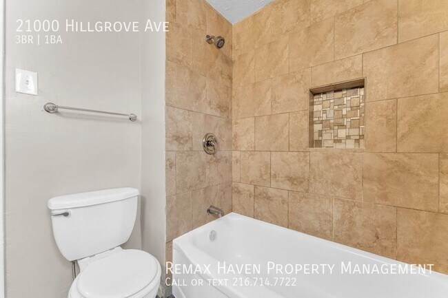 Building Photo - 21000 Hillgrove, Maple Hts - Gorgeous 3 be...