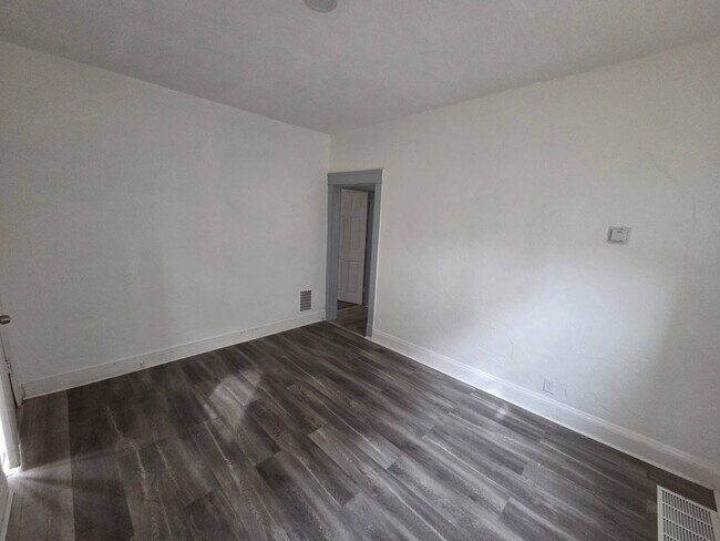 Building Photo - 15322 Yorick Ave
