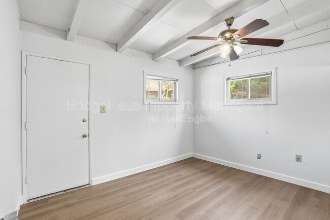 Building Photo - 7562 Zemco Dr