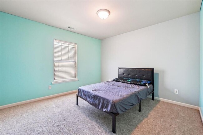 Building Photo - 6331 Salinger Ct