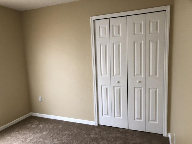 Building Photo - Beautiful Home