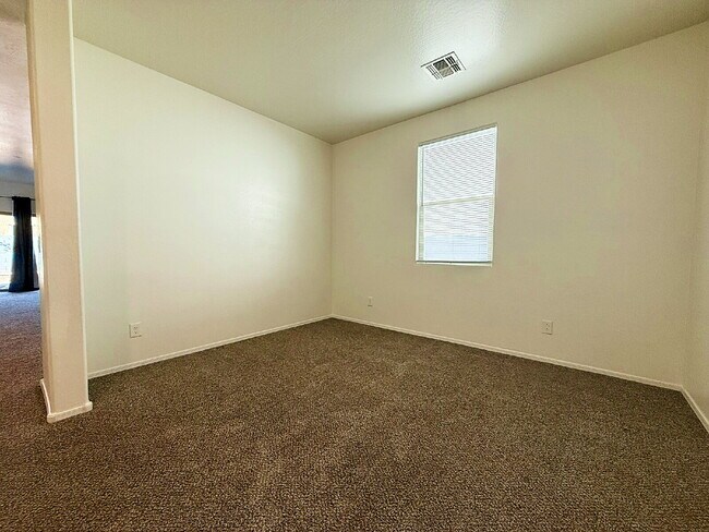 Building Photo - "Charming 3-Bedroom Oasis with 2 Baths & S...