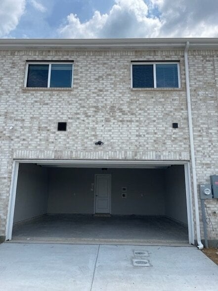 Building Photo - 3714 Malibu Dr