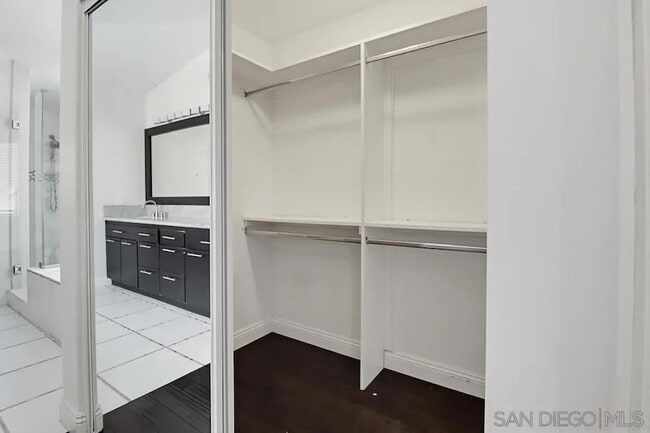 Building Photo - 561 Bayona Loop