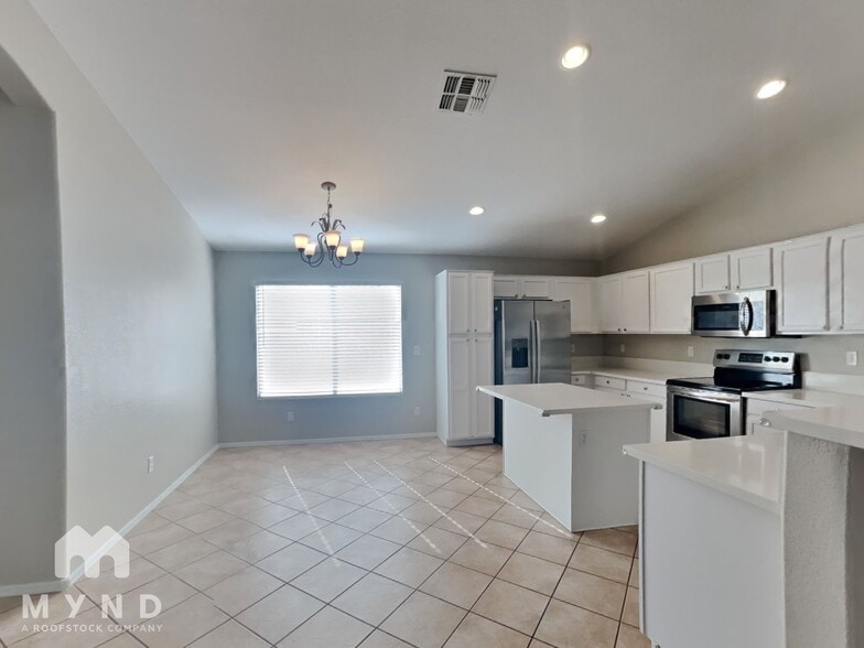 Building Photo - 813 S 125th Ave