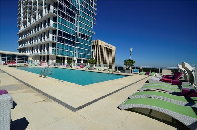 Building Photo - 150 E Robinson St