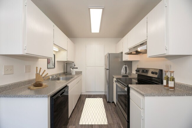Interior Photo - Somerset Apartments