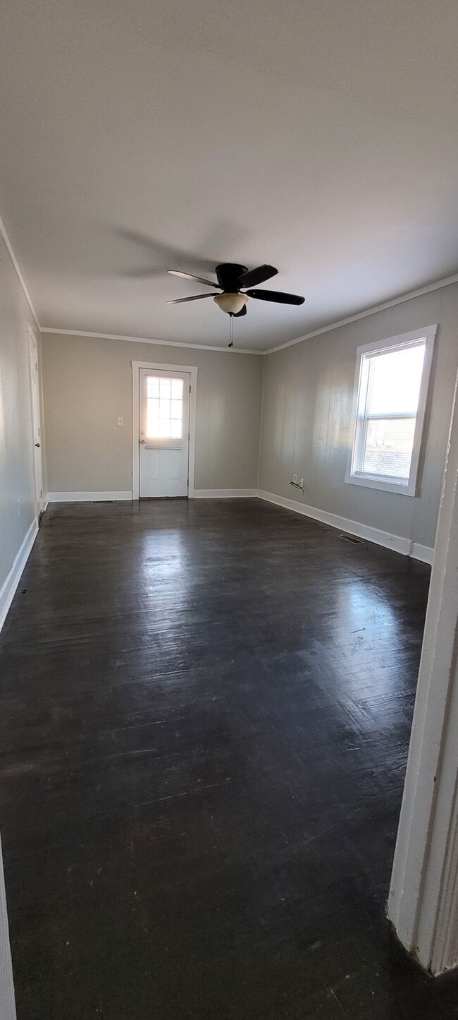 Building Photo - 2BR Duplex