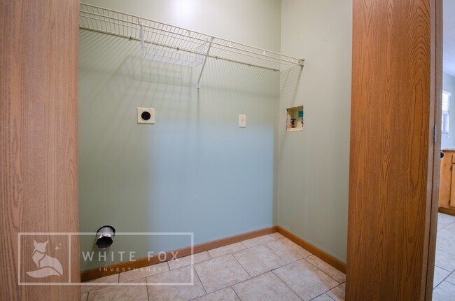 Building Photo - 5990 Fox Trace Ct