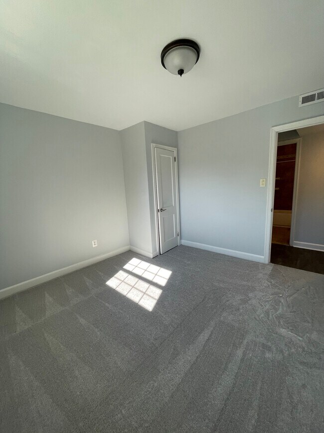 Building Photo - 3128 Headrow Cir