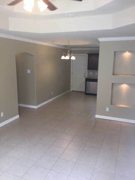 Building Photo - 622 Horizon Peak