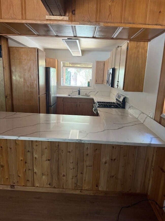 Building Photo - 3Bd 2Ba home located in a quiet neighborho...