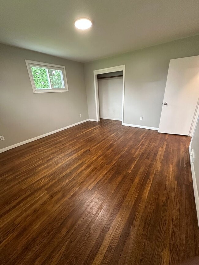 Building Photo - 3 Bedroom - 1 Bathroom - Single story living with unfinished basement for storage!