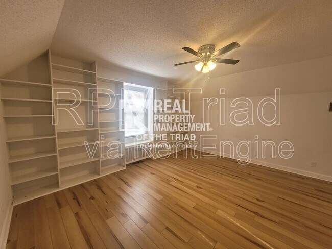 Building Photo - 1349 Brookwood Dr