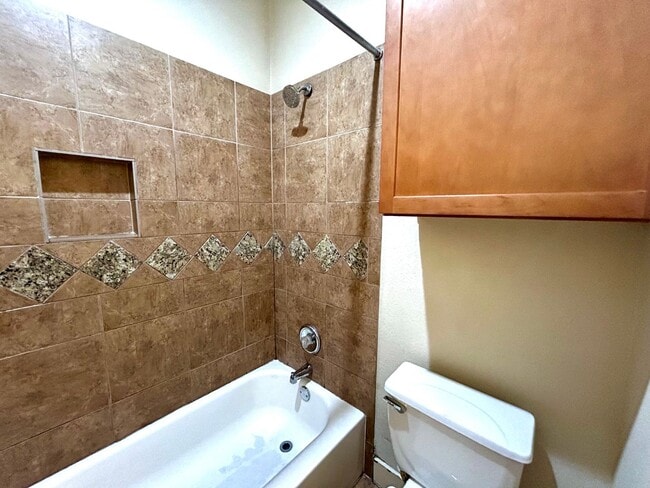 Building Photo - 611 Franklin Blvd