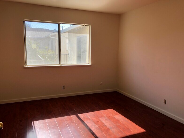 Building Photo - 872 Gallatin Dr