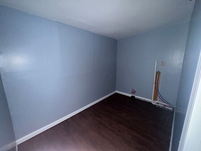 Building Photo - 120 N Main St