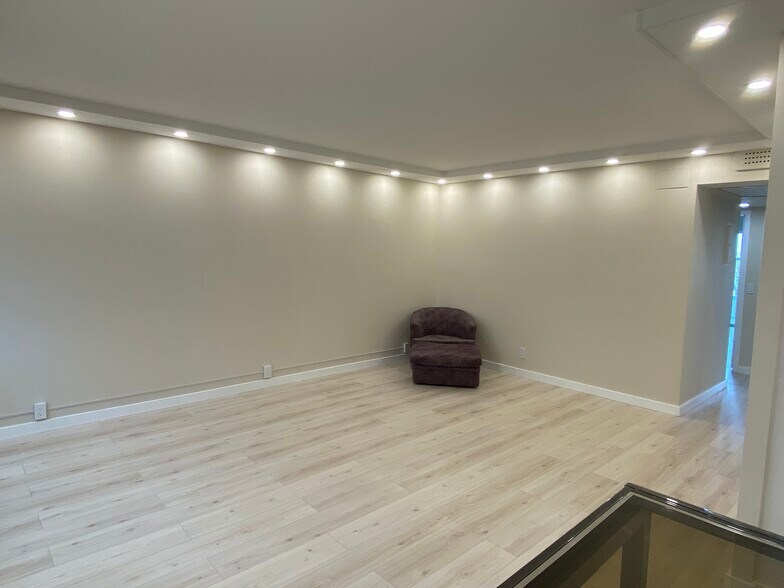 Building Photo - 4048 Exeter C