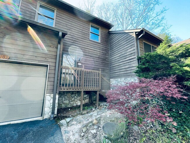Building Photo - 2-Bedroom Townhouse with Garage & Pool on ...