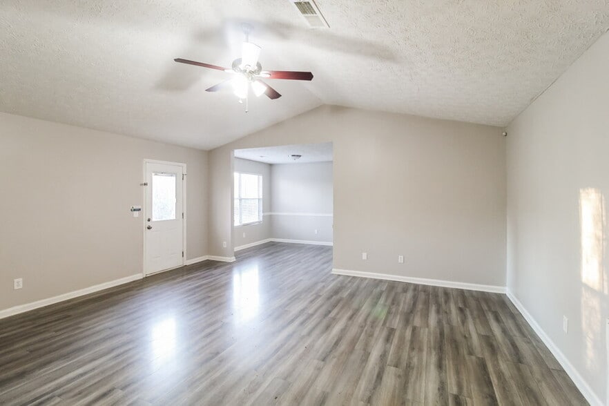 Building Photo - 39 Fairview Dr