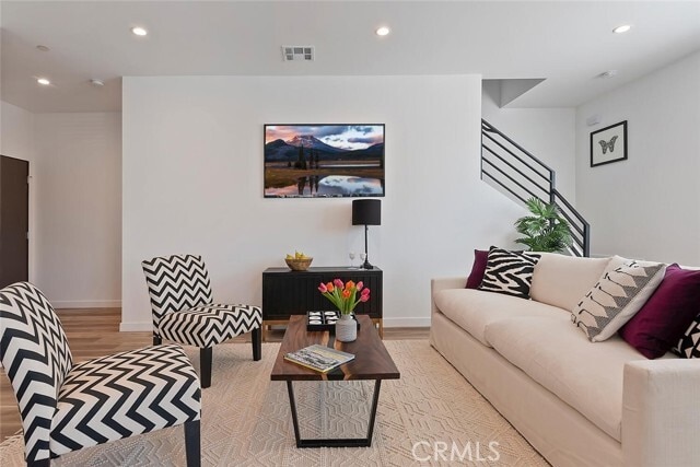 Building Photo - 13536 Vanowen St