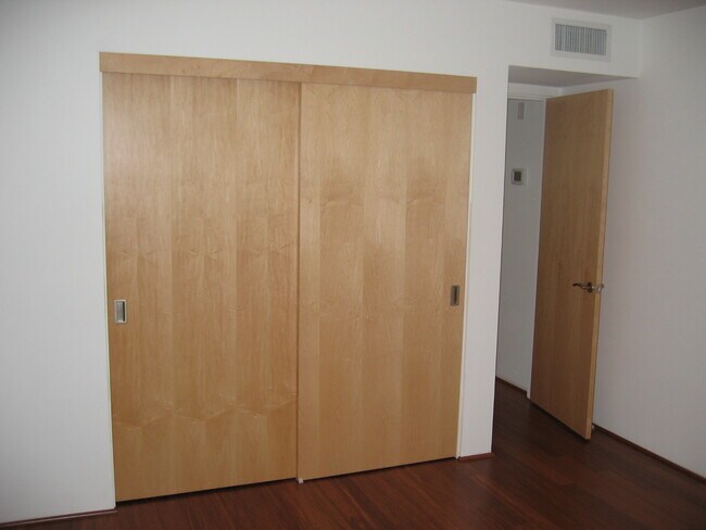 Building Photo - 4823 N 35th Pl