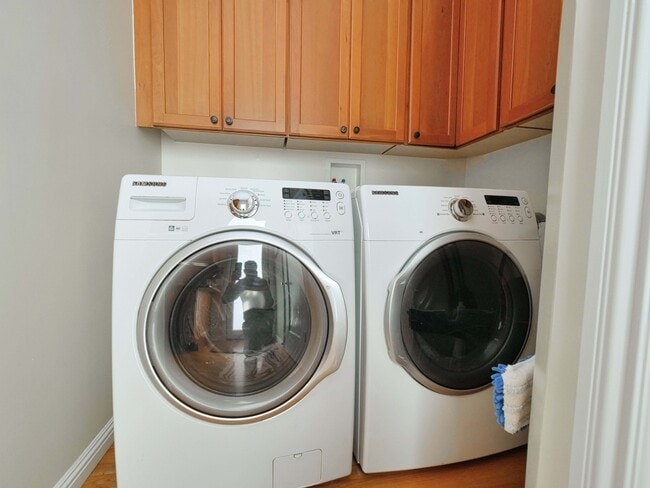 Building Photo - 1718 Le Roy Ave