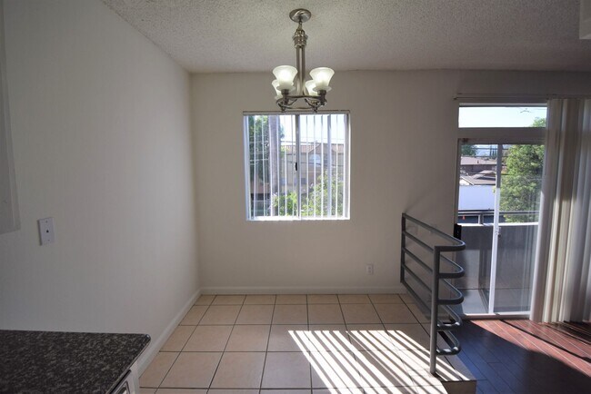 Building Photo - 11315 Moorpark St