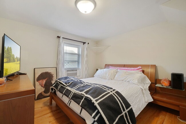 Building Photo - 46 Humbert St