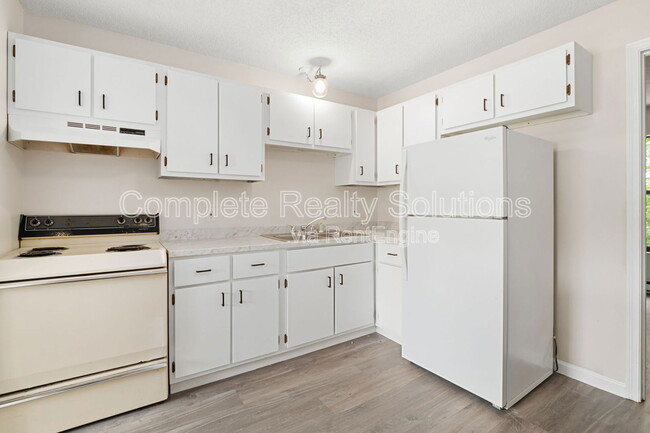 Building Photo - 790 Country Aire Ct
