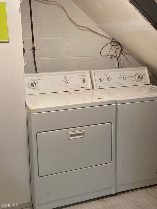 Building Photo - 3 br, 2.5 bath House - B7 Lincoln Ln