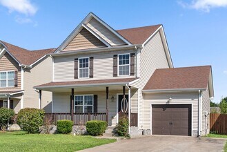 Building Photo - New Move In Incentive Added- Large, Nice home close to Fort Campbell and Shopping