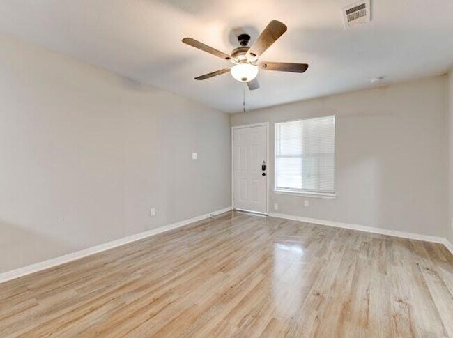 Building Photo - 2321 Terrace Dr