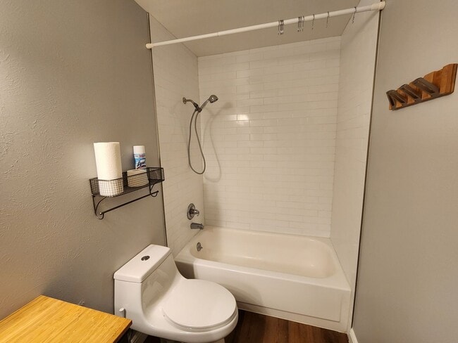 Building Photo - Updated 3 Bedroom Townhome in Great Area!