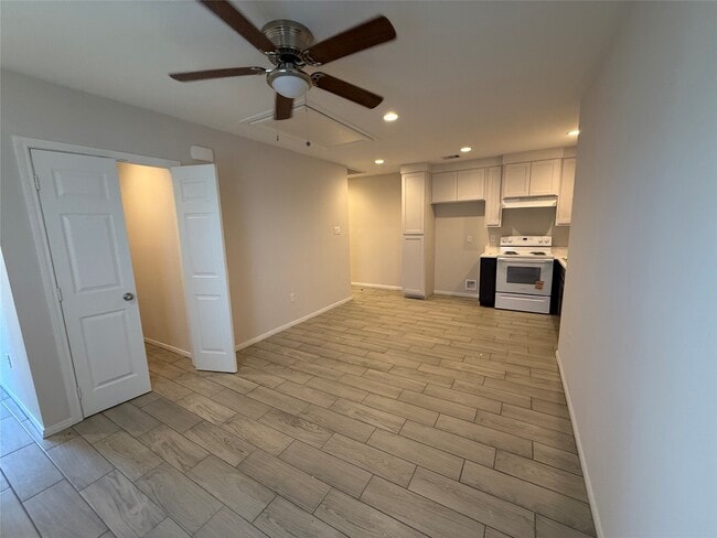 Building Photo - 5530 Hillman St