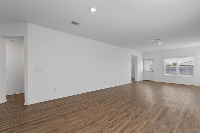 Building Photo - 245 Salt Springs Rd