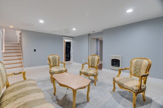 Building Photo - 3321 NE Peerless Pl