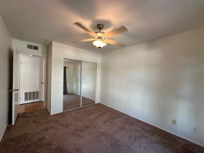 Building Photo - Westlake Village Upper Unit in Village Gre...