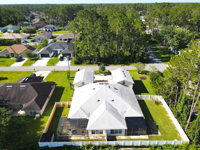 Building Photo - Huge 4 Bed 3 Bath 2 Car Townhome w FENCED YARD  for Rent!