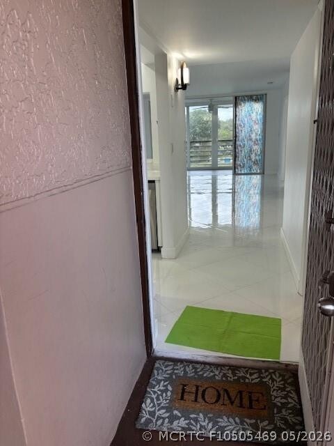 Building Photo - 1811 Sabal Palm Dr
